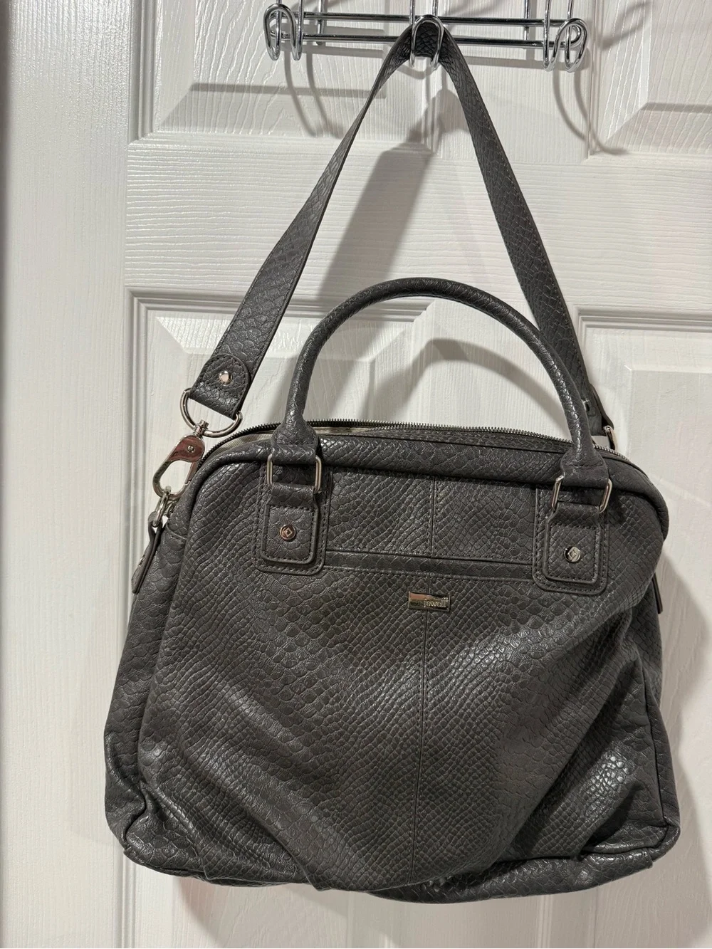 Jewell by thirty-one gray faux snakeskin textured shoulder bag